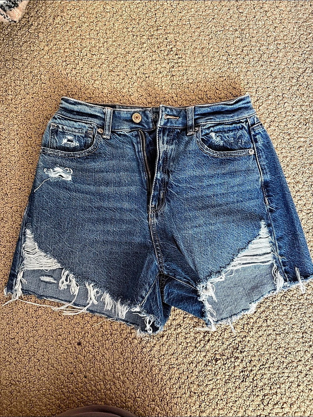 American Eagle Highest Rise Mom Short Distressed Denim Jean Shorts Size 2